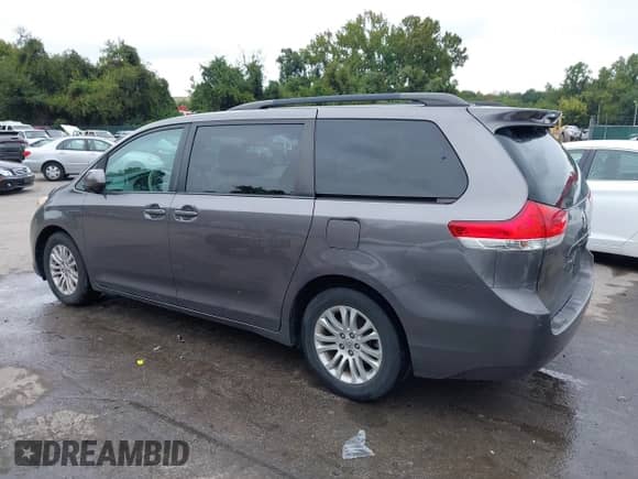 2013 Toyota Sienna XLE AAS с VIN 5TDYK3DCXDS400038, выставлен на аукционе IAAI как лот 43152738 с пробегом 182 596 миль миль и . История ставок и продаж доступна на DreamBid. Изображение 14.