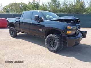 2017 Chevrolet Silverado 2500HD LT z VIN 1GC1KVEY2HF115380, wystawiony jako IAAI lot #42371106 z przebiegiem 85 281 mil mil oraz . Historia ofert i sprzedaży dostępna na DreamBid. Obrazek 1.