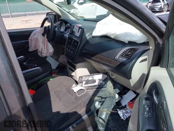 2019 Dodge Grand Caravan SE with VIN 2C4RDGBGXKR649411, listed as a IAAI auction lot 43135298 with 81,019 mi miles and . Bid and sale history available at DreamBid. Image 5.