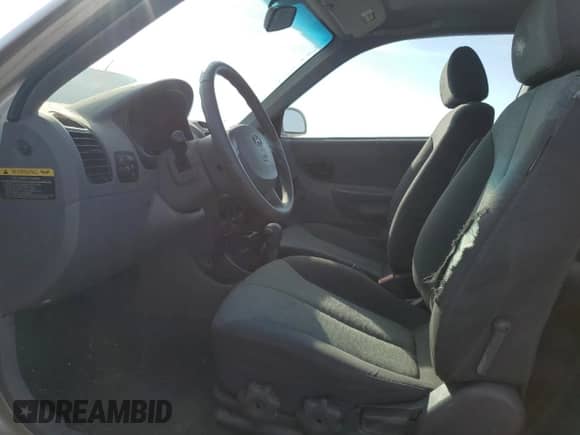 2004 Hyundai Accent GL с VIN KMHCG35C94U292013, выставлен на аукционе Copart как лот 84253364 с пробегом Не указан миль и Списание • Salvage title. История ставок и продаж доступна на DreamBid. Изображение 7.