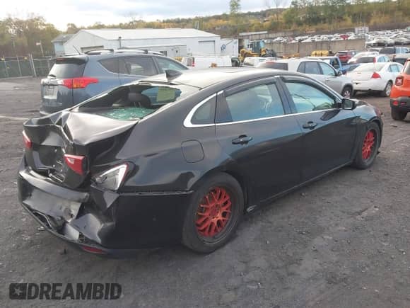 2018 Chevrolet Malibu LT z VIN 1G1ZD5ST3JF152636, wystawiony jako IAAI lot #43525579 z przebiegiem 135 976 mil mil oraz . Historia ofert i sprzedaży dostępna na DreamBid. Obrazek 4.