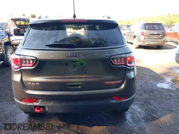 2018 Jeep Compass Trailhawk z VIN 3C4NJDDB8JT343455, wystawiony jako IAAI lot #42545545 z przebiegiem 90 515 mil mil oraz . Historia ofert i sprzedaży dostępna na DreamBid. Obrazek 17.