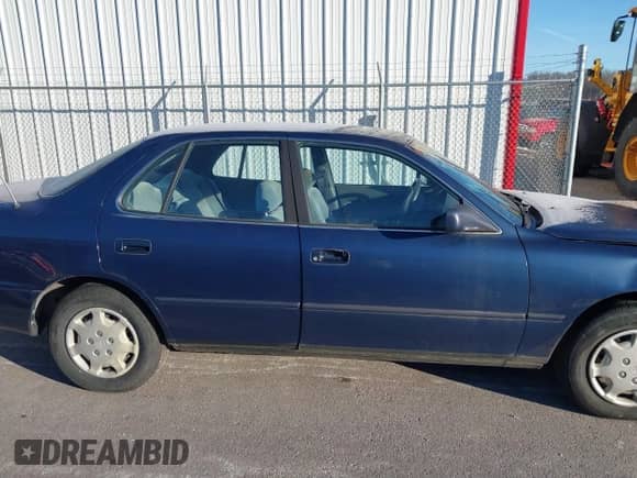 1994 Toyota Camry LE z VIN 4T1SK12EXRU374215, wystawiony jako IAAI lot #41581093 z przebiegiem 80 397 mil mil oraz . Historia ofert i sprzedaży dostępna na DreamBid. Obrazek 13.