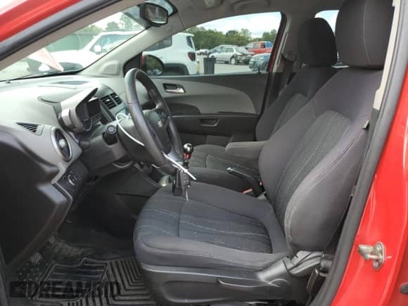 2015 Chevrolet Sonic LT с VIN 1G1JD5SH5F4163858, выставлен на аукционе Copart как лот 70917505 с пробегом 139 386 миль миль и Списание • Salvage title. История ставок и продаж доступна на DreamBid. Изображение 7.