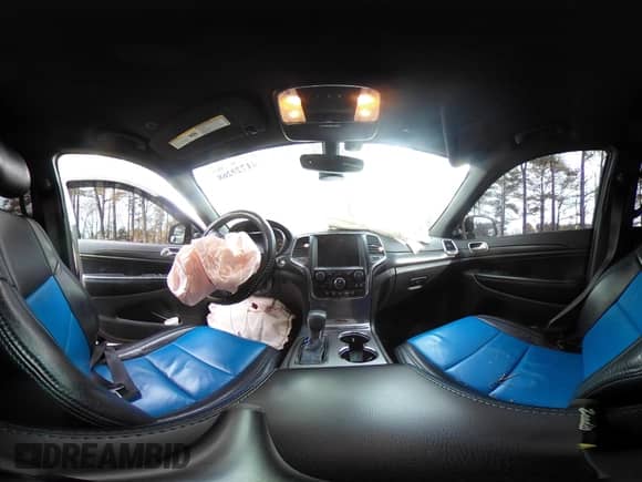 2018 Jeep Grand Cherokee Laredo E z VIN 1C4RJFAG1JC426542, wystawiony jako IAAI lot #41729268 z przebiegiem 106 024 mil mil oraz . Historia ofert i sprzedaży dostępna na DreamBid. Obrazek 19.