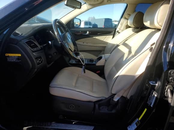 2016 Hyundai Equus Ultimate с VIN KMHGH4JH1GU101176, выставлен на аукционе Copart как лот 89400995 с пробегом 68 849 миль миль и Списание • Salvage title. История ставок и продаж доступна на DreamBid. Изображение 7.