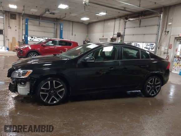 2018 Volvo S60 Dynamic с VIN YV140MTL3J2451695, выставлен на аукционе IAAI как лот 42364729 с пробегом 88 866 миль миль и . История ставок и продаж доступна на DreamBid. Изображение 15.