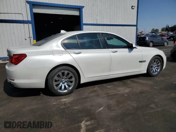 2010 BMW 7 Series 750i z VIN WBAKA8C51ACY36036, wystawiony jako Copart lot #67574805 z przebiegiem 85 113 mil mil oraz Czysty tytuł • Clean title. Historia ofert i sprzedaży dostępna na DreamBid. Obrazek 3.