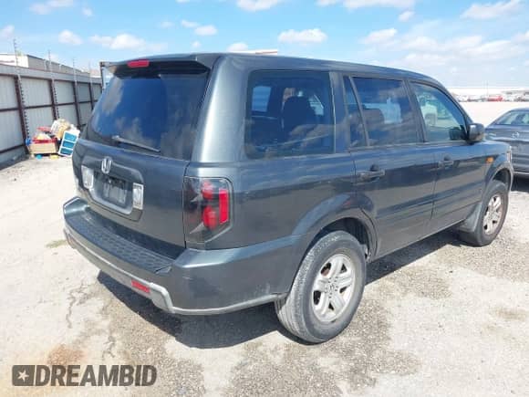 2006 Honda Pilot LX с VIN 5FNYF28186B041285, выставлен на аукционе IAAI как лот 43480356 с пробегом 221 601 миль миль и . История ставок и продаж доступна на DreamBid. Изображение 4.