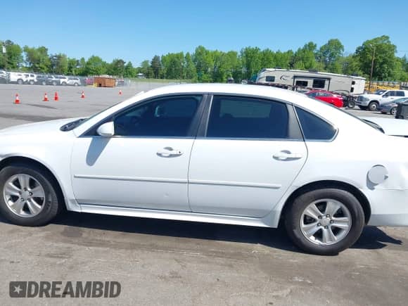 2015 Chevrolet Impala LS with VIN 2G1WA5E38F1121775, listed as a IAAI auction lot 42136786 with 151,652 mi miles and . Bid and sale history available at DreamBid. Image 14.