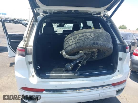 2023 Jeep Grand Cherokee Overland z VIN 1C4RJHDG8PC560416, wystawiony jako IAAI lot #42746164 z przebiegiem 16 237 mil mil oraz . Historia ofert i sprzedaży dostępna na DreamBid. Obrazek 12.