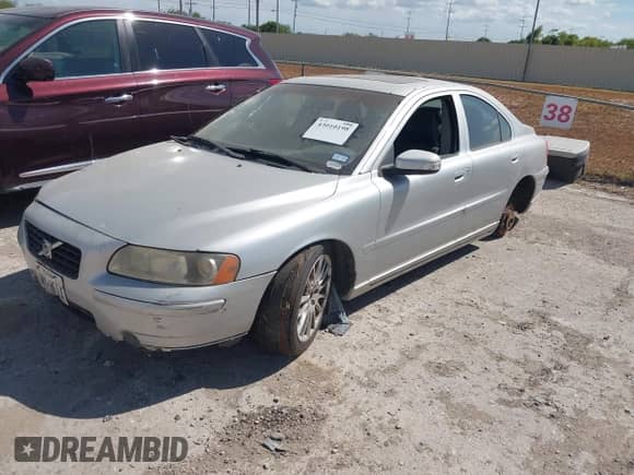 2007 Volvo S60 2.5L Turbo с VIN YV1RS592072616549, выставлен на аукционе IAAI как лот 43010198 с пробегом 242 583 миль миль и . История ставок и продаж доступна на DreamBid. Изображение 2.