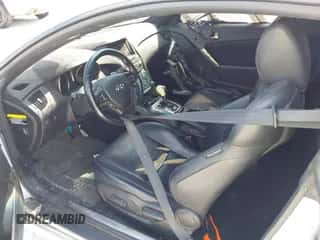 2013 Hyundai Genesis Coupe Grand Touring z VIN KMHHU6KJ4DU084527, wystawiony jako IAAI lot #42913181 z przebiegiem 212 057 mil mil oraz . Historia ofert i sprzedaży dostępna na DreamBid. Obrazek 5.
