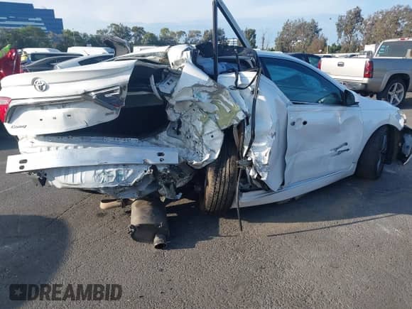 2016 Toyota Camry XLE with VIN 4T1BF1FK5GU136919, listed as a IAAI auction lot 43248056 with 97,053 mi miles and . Bid and sale history available at DreamBid. Image 4.