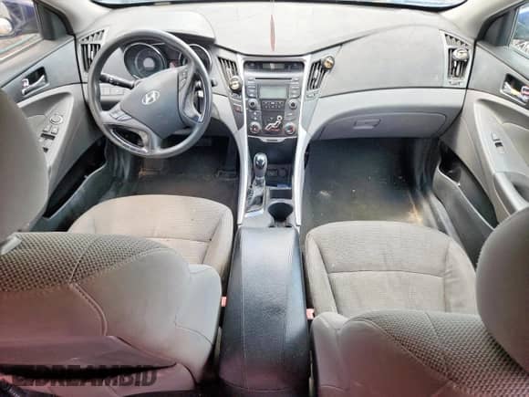 2013 Hyundai Sonata GLS z VIN 5NPEB4AC6DH707368, wystawiony jako Copart lot #63526165 z przebiegiem 161 588 mil mil oraz Czysty tytuł • Clean title. Historia ofert i sprzedaży dostępna na DreamBid. Obrazek 8.