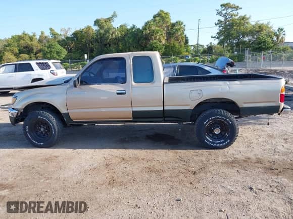 1997 Toyota Tacoma с VIN 4TAWN72N6VZ224434, выставлен на аукционе IAAI как лот 42120000 с пробегом 328 012 миль миль и . История ставок и продаж доступна на DreamBid. Изображение 14.