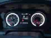 2019 Ram 1500 Express z VIN 1C6RR7KT7KS743055, wystawiony jako IAAI lot #41298661 z przebiegiem 57 536 mil mil oraz . Historia ofert i sprzedaży dostępna na DreamBid. Obrazek 7.