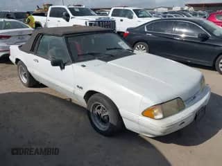 1989 Ford Mustang z VIN 1FABP44EXKF201329, wystawiony jako IAAI lot #42536907 z przebiegiem 80 950 mil mil oraz . Historia ofert i sprzedaży dostępna na DreamBid. Obrazek 1.