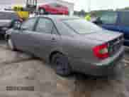 2004 Toyota Camry LE z VIN 4T1BE32K24U927215, wystawiony jako IAAI lot #42907562 z przebiegiem 209 600 mil mil oraz . Historia ofert i sprzedaży dostępna na DreamBid. Obrazek 3.