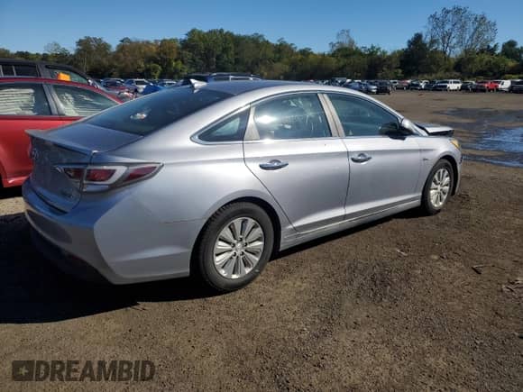 2016 Hyundai Sonata SE with VIN KMHE24L17GA011251, listed as a Copart auction lot 85072205 with 131,647 mi miles and Salvage title. Bid and sale history available at DreamBid. Image 3.