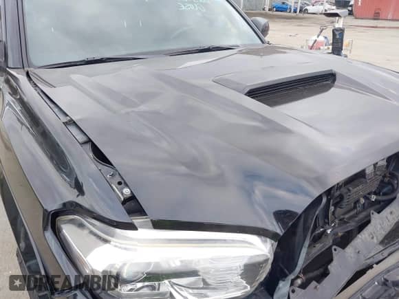 2016 Toyota Tacoma SR z VIN 5TFCZ5AN8GX002137, wystawiony jako IAAI lot #43262454 z przebiegiem 187 414 mil mil oraz . Historia ofert i sprzedaży dostępna na DreamBid. Obrazek 20.