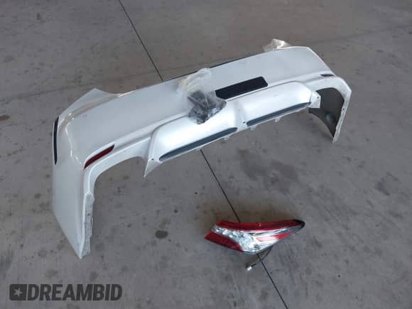 2018 Toyota Camry XSE z VIN 4T1B61HK1JU003112, wystawiony jako IAAI lot #43486729 z przebiegiem 220 861 mil mil oraz . Historia ofert i sprzedaży dostępna na DreamBid. Obrazek 12.