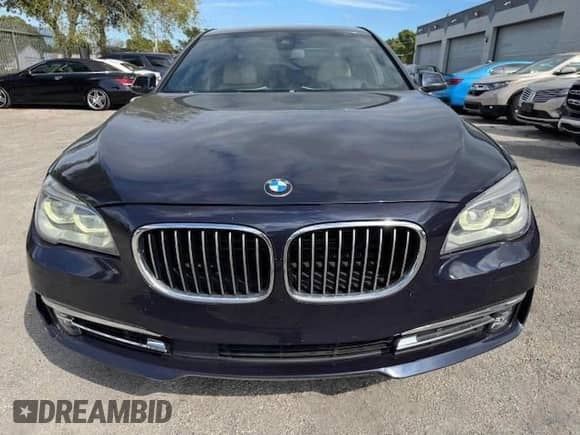 2015 BMW 7 Series 750i xDrive с VIN WBAYB6C5XFD965910, выставлен на аукционе Copart как лот 71134355 с пробегом 173 486 миль миль и Списание • Salvage title. История ставок и продаж доступна на DreamBid. Изображение 5.