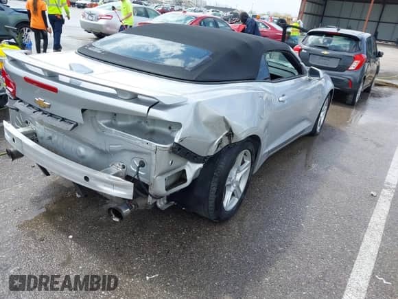 2019 Chevrolet Camaro 1LT z VIN 1G1FB3DS7K0144352, wystawiony jako IAAI lot #41999119 z przebiegiem 125 471 mil mil oraz . Historia ofert i sprzedaży dostępna na DreamBid. Obrazek 4.