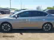 2017 Nissan Sentra SR z VIN 3N1AB7AP0HY378035, wystawiony jako IAAI lot #42017917 z przebiegiem 83 457 mil mil oraz . Historia ofert i sprzedaży dostępna na DreamBid. Obrazek 14.