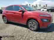 2023 Hyundai Kona SE z VIN KM8K23AG4PU184213, wystawiony jako Copart lot #70474725 z przebiegiem 54 339 mil mil oraz Szkoda całkowita • Salvage title. Historia ofert i sprzedaży dostępna na DreamBid. Obrazek 4.