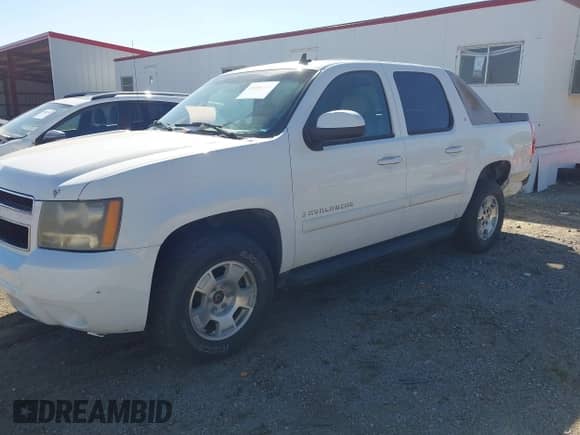 2007 Chevrolet Avalanche 3LT с VIN 3GNFK12317G132523, выставлен на аукционе IAAI как лот 43404331 с пробегом Не указан миль и . История ставок и продаж доступна на DreamBid. Изображение 2.