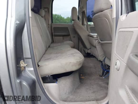 2006 Dodge 2500 SLT z VIN 3D7KS28C06G125152, wystawiony jako IAAI lot #42309541 z przebiegiem 297 959 mil mil oraz . Historia ofert i sprzedaży dostępna na DreamBid. Obrazek 8.