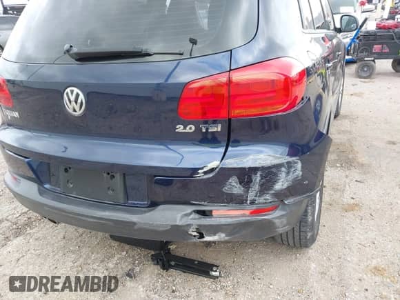 2013 Volkswagen Tiguan SE z VIN WVGAV3AX9DW613283, wystawiony jako IAAI lot #41954359 z przebiegiem 147 525 mil mil oraz . Historia ofert i sprzedaży dostępna na DreamBid. Obrazek 6.