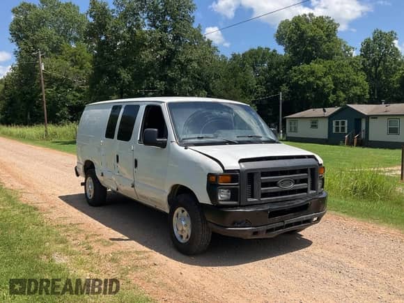 2014 Ford Econoline Cargo Commercial z VIN 1FTSE3EL5EDA40007, wystawiony jako Copart lot #64664305 z przebiegiem 213 836 mil mil oraz Czysty tytuł • Clean title. Historia ofert i sprzedaży dostępna na DreamBid. Obrazek 1.