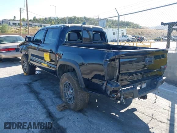 2018 Toyota Tacoma SR with VIN 5TFCZ5AN6JX156482, listed as a IAAI auction lot 42643556 with 112,895 mi miles and . Bid and sale history available at DreamBid. Image 3.