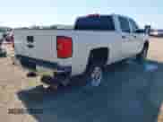 2015 Chevrolet Silverado 2500HD Work Truck z VIN 1GC1KUE81FF569806, wystawiony jako IAAI lot #42896050 z przebiegiem 160 673 mil mil oraz . Historia ofert i sprzedaży dostępna na DreamBid. Obrazek 4.