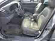 2003 Toyota Camry LE z VIN JTDBE32K830165731, wystawiony jako Copart lot #90081015 z przebiegiem 238 197 mil mil oraz Czysty tytuł • Clean title. Historia ofert i sprzedaży dostępna na DreamBid. Obrazek 7.