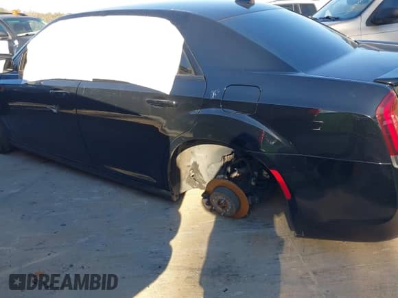 2017 Chrysler 300 S с VIN 2C3CCABG2HH607596, выставлен на аукционе IAAI как лот 40865097 с пробегом 89 582 миль миль и . История ставок и продаж доступна на DreamBid. Изображение 6.