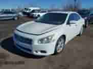 2013 Nissan Maxima SV z VIN 1N4AA5AP4DC818514, wystawiony jako IAAI lot #41647195 z przebiegiem 143 476 mil mil oraz . Historia ofert i sprzedaży dostępna na DreamBid. Obrazek 2.