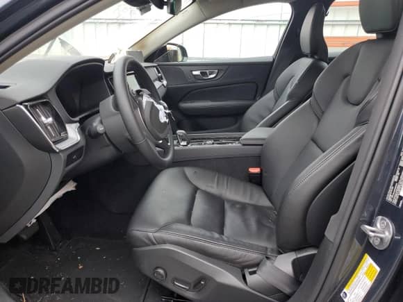 2025 Volvo S60 Core z VIN 7JRL12GJ3SG364543, wystawiony jako Copart lot #87546215 z przebiegiem 9 029 mil mil oraz Czysty tytuł • Clean title. Historia ofert i sprzedaży dostępna na DreamBid. Obrazek 7.