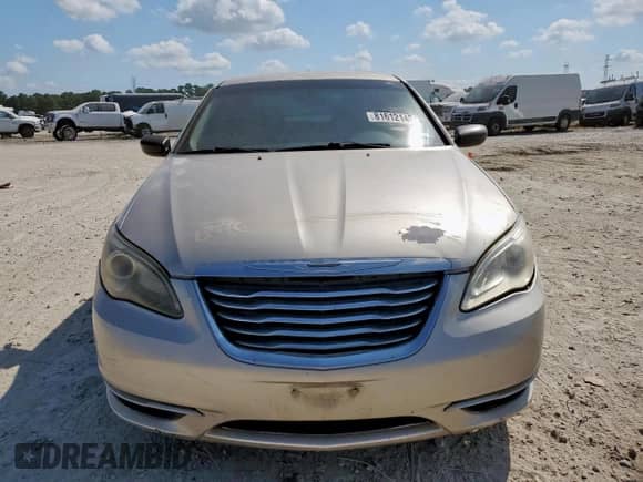 2014 Chrysler 200 LX with VIN 1C3CCBAB2EN122843, listed as a Copart auction lot 81612145 with 257,606 mi miles and Salvage title. Bid and sale history available at DreamBid. Image 5.