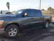 2023 Ram 1500 Big Horn z VIN 1C6RREFG7PN551836, wystawiony jako IAAI lot #41397572 z przebiegiem 18 123 mil mil oraz . Historia ofert i sprzedaży dostępna na DreamBid. Obrazek 14.