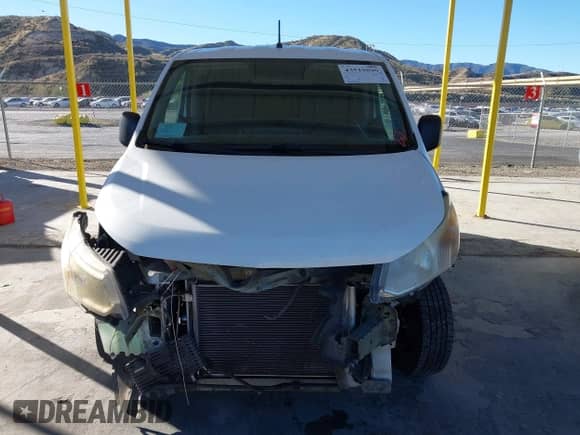 2015 Chevrolet City Express Cargo LS z VIN 3N63M0YN4FK726606, wystawiony jako IAAI lot #43519899 z przebiegiem 226 002 mil mil oraz . Historia ofert i sprzedaży dostępna na DreamBid. Obrazek 13.