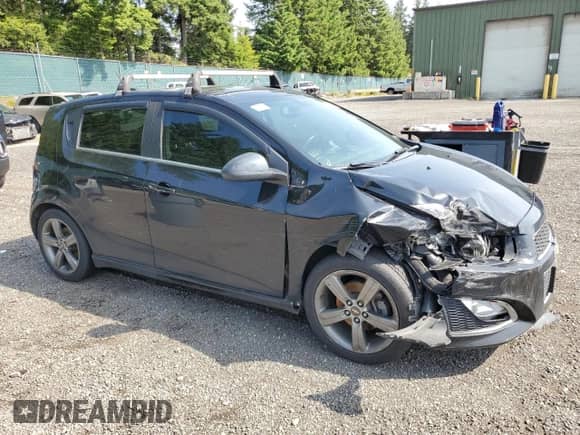 2016 Chevrolet Sonic RS z VIN 1G1JG6SB9G4152534, wystawiony jako Copart lot #61669815 z przebiegiem 117 986 mil mil oraz Szkoda całkowita • Salvage title. Historia ofert i sprzedaży dostępna na DreamBid. Obrazek 4.