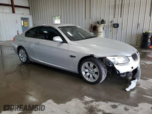 2012 BMW 3 Series 335i xDrive с VIN WBAKF9C56CE859116, выставлен на аукционе Copart как лот 86503085 с пробегом 133 742 миль миль и Списание • Salvage title. История ставок и продаж доступна на DreamBid. Изображение 4.