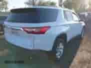 2021 Chevrolet Traverse LT Cloth z VIN 1GNERGKW9MJ194119, wystawiony jako IAAI lot #43018197 z przebiegiem 45 817 mil mil oraz . Historia ofert i sprzedaży dostępna na DreamBid. Obrazek 4.