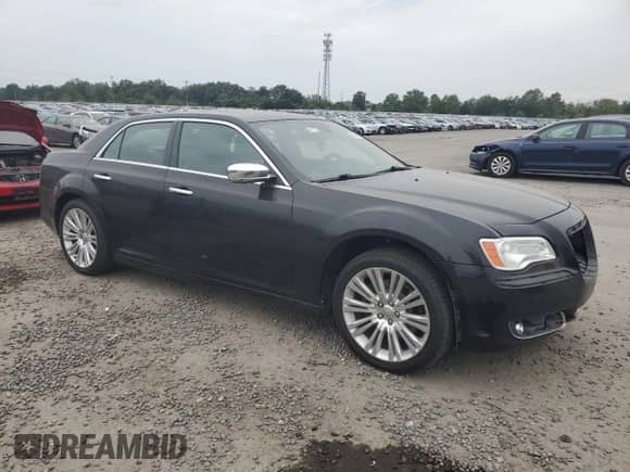 2011 Chrysler 300 C z VIN 2C3CA6CT2BH514633, wystawiony jako Copart lot #84243005 z przebiegiem 265 540 mil mil oraz Szkoda całkowita • Salvage title. Historia ofert i sprzedaży dostępna na DreamBid. Obrazek 4.