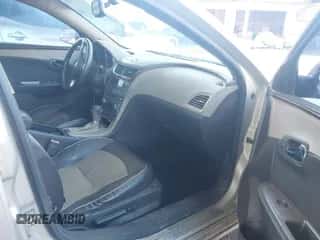 2012 Chevrolet Malibu LTZ 1LZ z VIN 1G1ZE5E06CF214418, wystawiony jako IAAI lot #43450311 z przebiegiem 177 772 mil mil oraz . Historia ofert i sprzedaży dostępna na DreamBid. Obrazek 5.