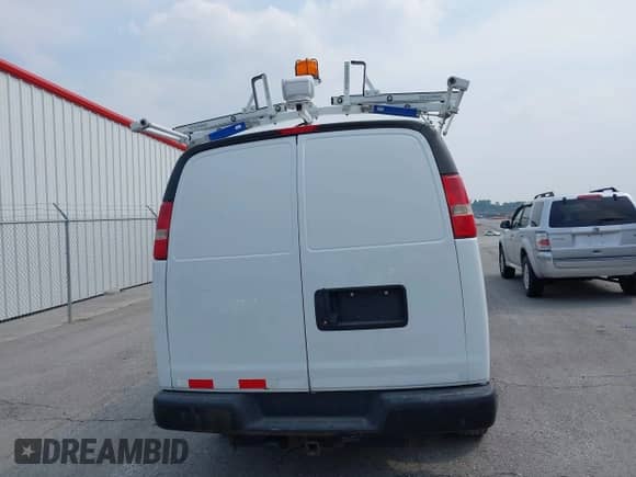 2016 Chevrolet Express Cargo z VIN 1GCWGAFF1G1148234, wystawiony jako IAAI lot #42650015 z przebiegiem 89 796 mil mil oraz . Historia ofert i sprzedaży dostępna na DreamBid. Obrazek 16.