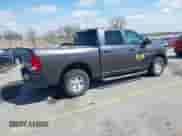 2018 Ram 1500 SSV z VIN 1C6RR7XT1JS270616, wystawiony jako IAAI lot #42080855 z przebiegiem 129 819 mil mil oraz . Historia ofert i sprzedaży dostępna na DreamBid. Obrazek 4.